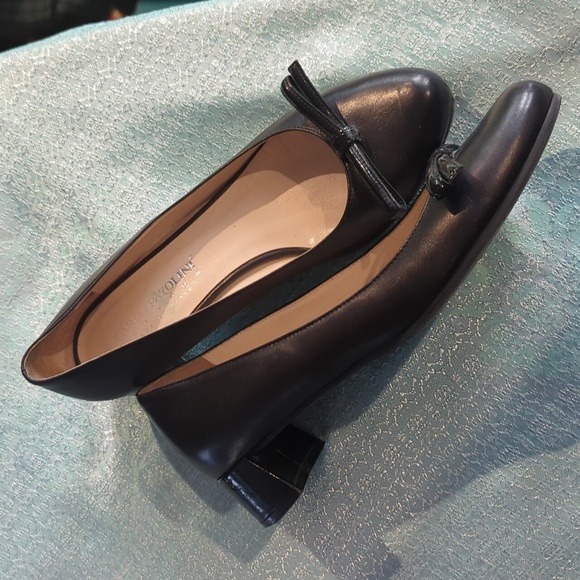 Carlo Pazolini Shoes - VGUC Carlo Pazolini Black Leather Low Heels sz 37.5/7 with Bow - Precious